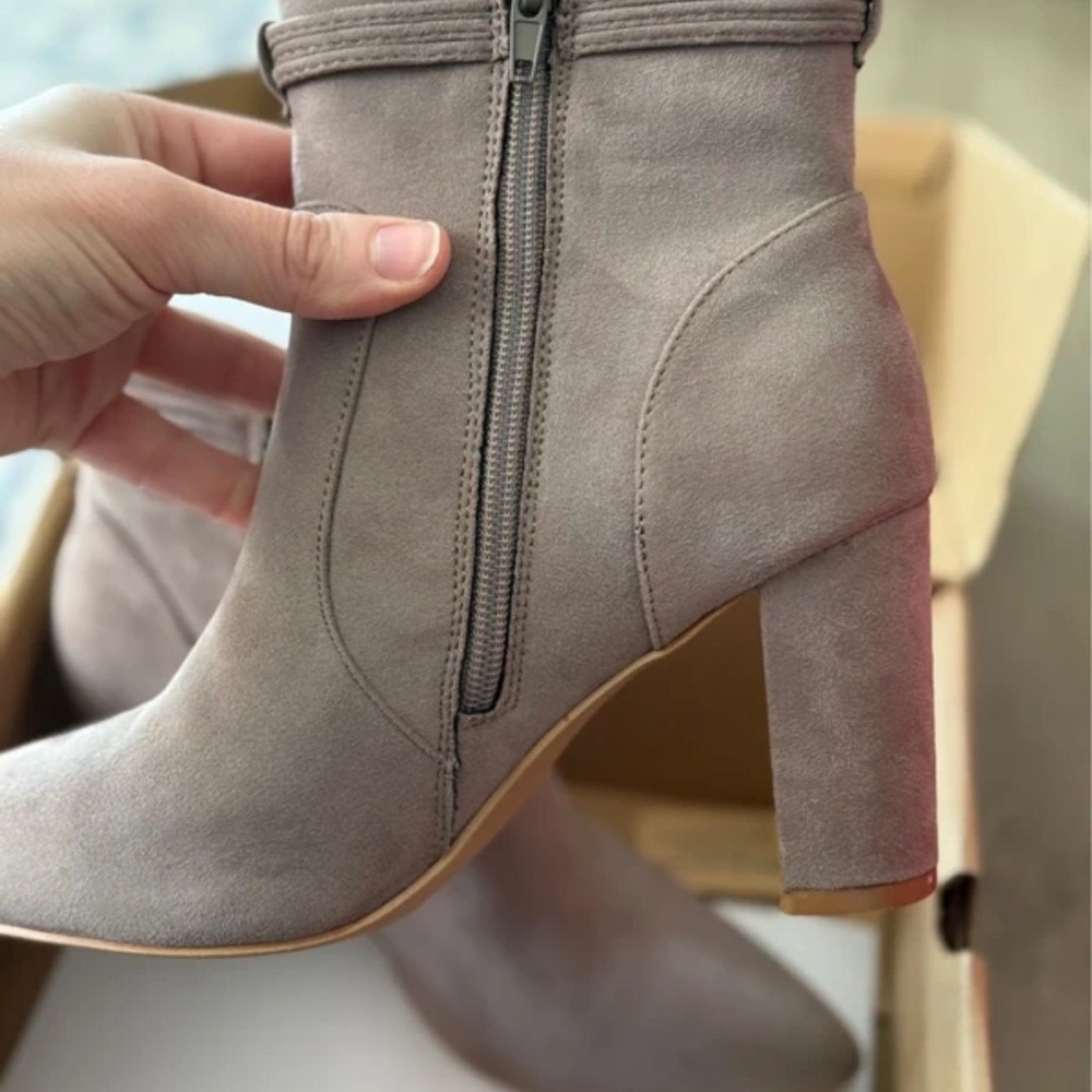 Boots Women's Stylish Gray Heeled Boots